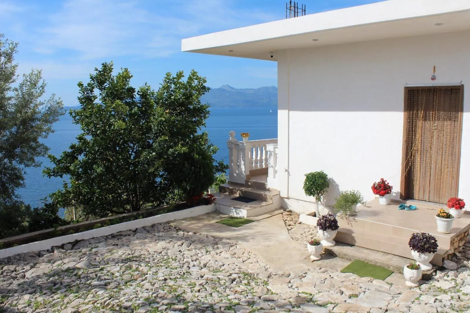 Home Majka Sarande Albania